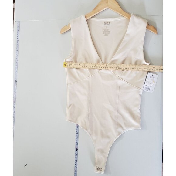 SO Juniors Crepe Sleeveless V-Neck Bodysuit Ivory Size M Casual Chic Office - Picture 4 of 5